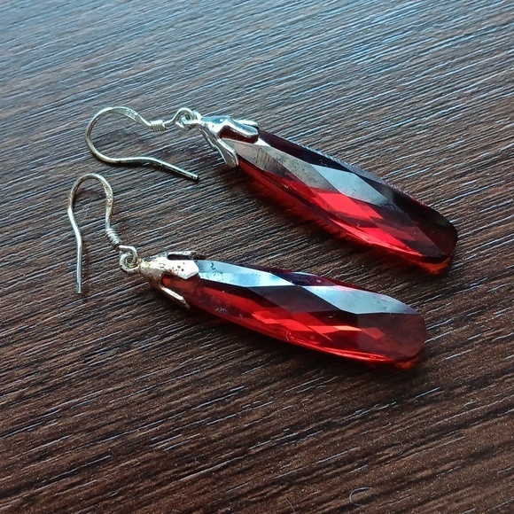 925 Silver French Wire Red Cubic Zirconia Pear Earrings - Picture 1 of 6